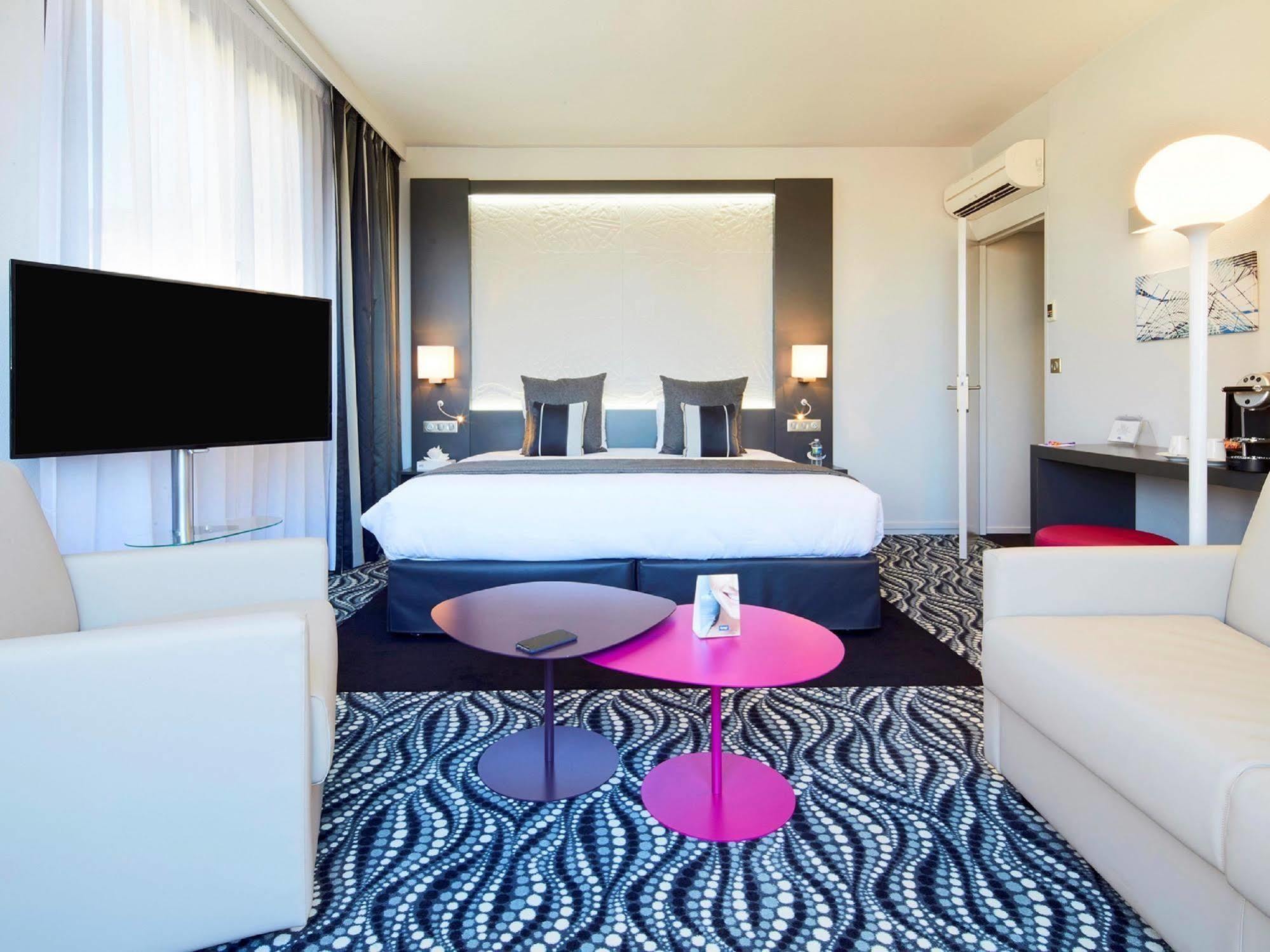 Kyriad Paris Ouest - Bezons La Defense Exterior photo