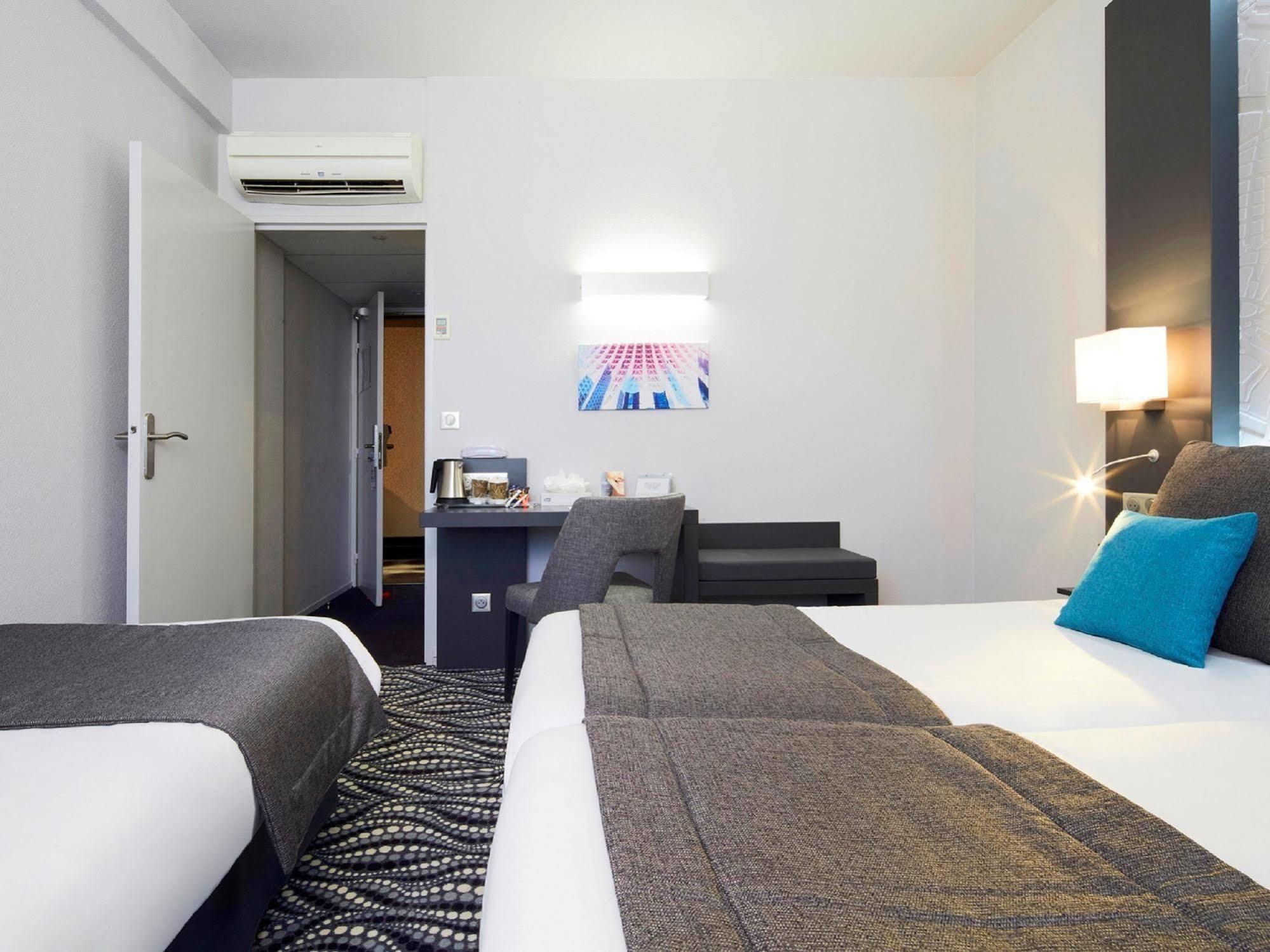 Kyriad Paris Ouest - Bezons La Defense Exterior photo