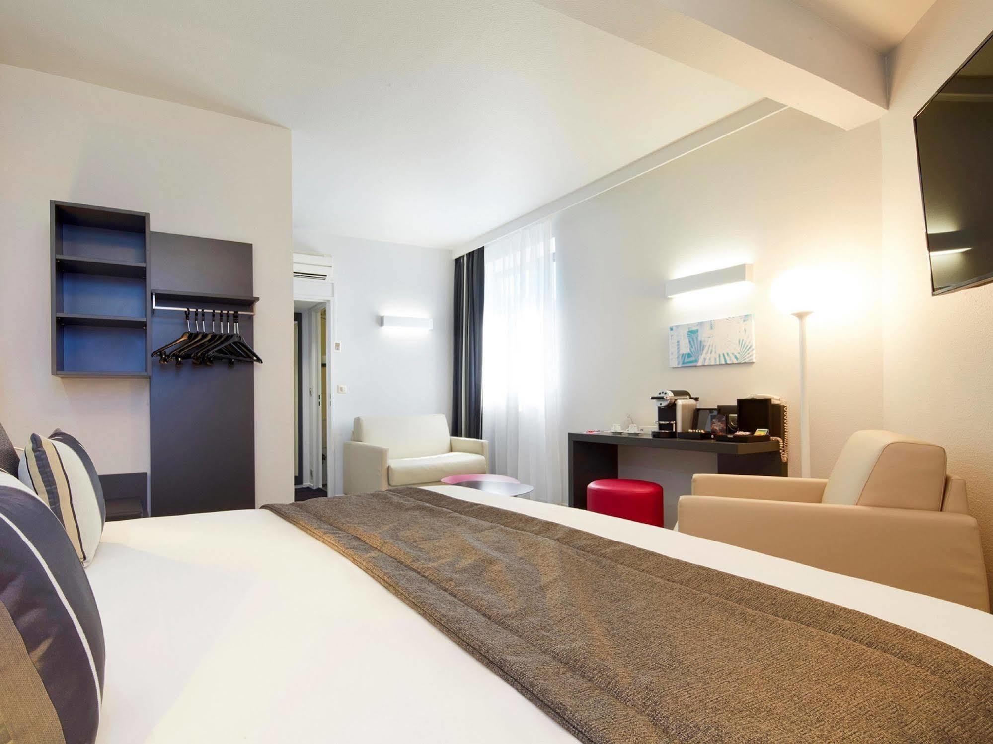 Kyriad Paris Ouest - Bezons La Defense Exterior photo