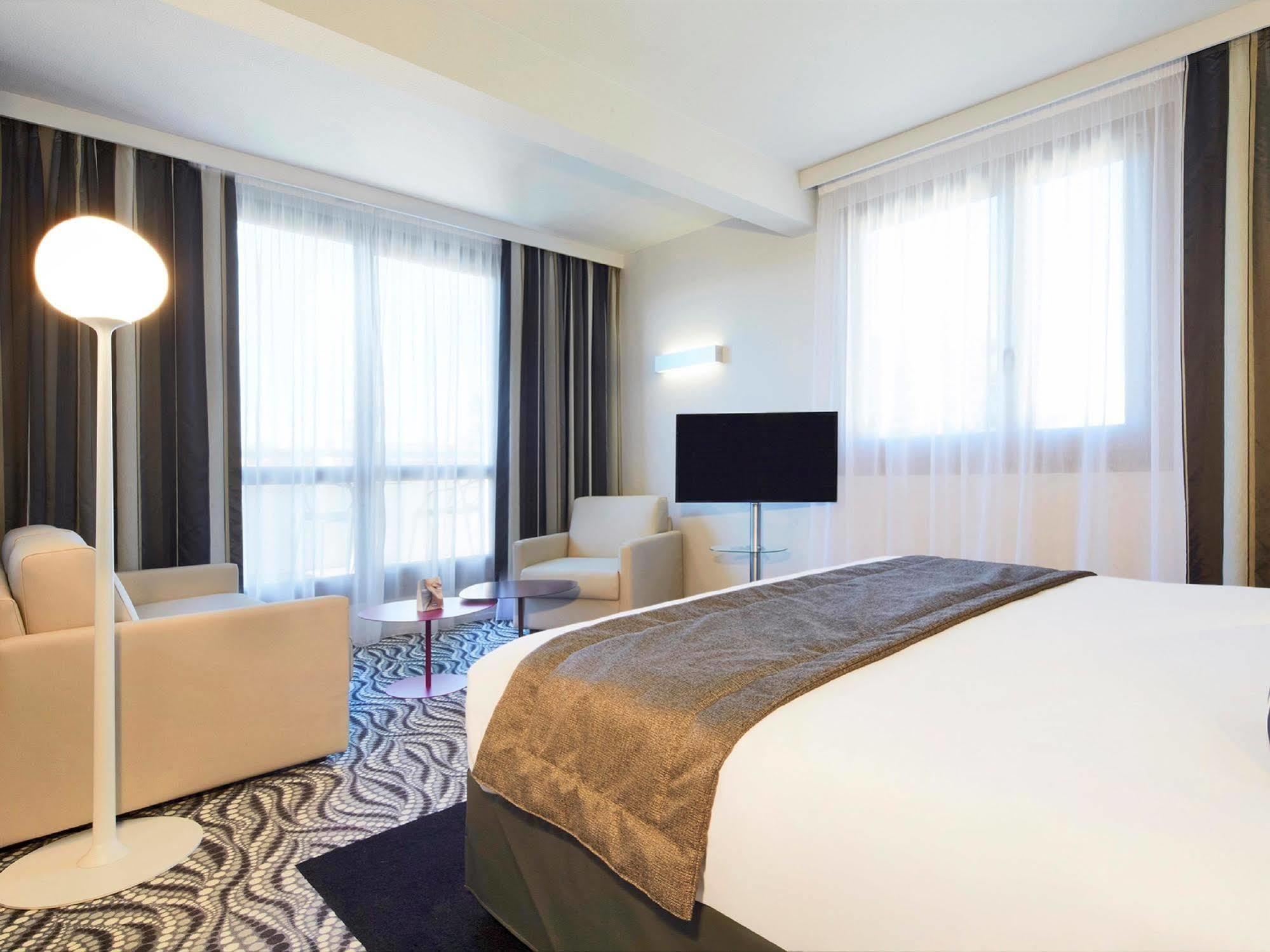 Kyriad Paris Ouest - Bezons La Defense Exterior photo