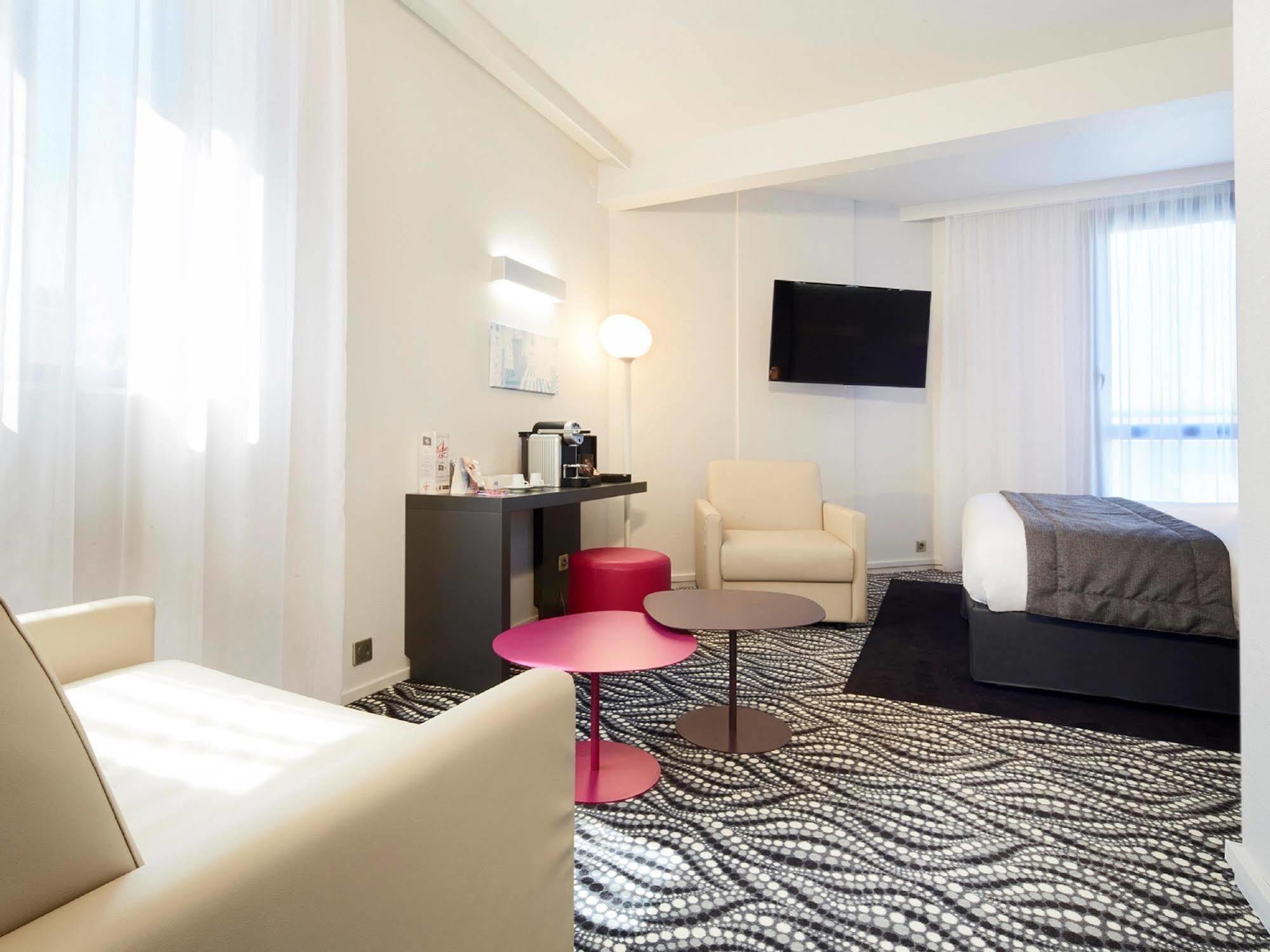Kyriad Paris Ouest - Bezons La Defense Exterior photo
